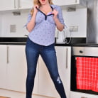 Georgie Lyall in 'Lucky You'