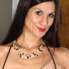 Leah Harris in 'Good Looks'