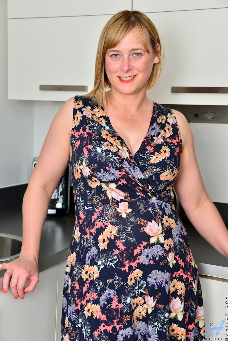 Naughty Housewife