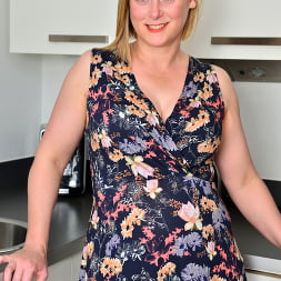 Naughty Housewife